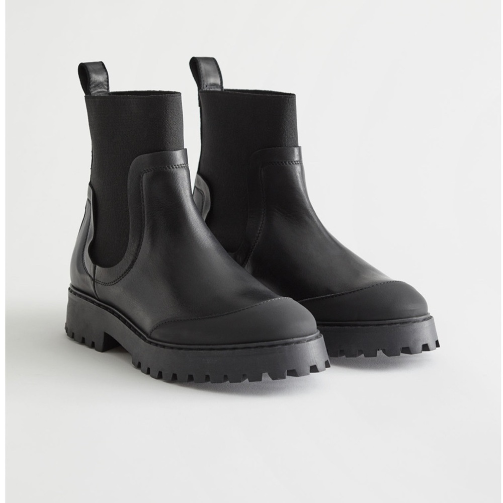 Elasticated leather Chelsea boots &other stories 38
